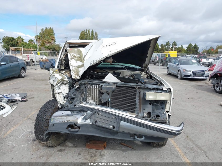 1997 GMC Yukon Sle VIN: 1GKEK13R5VJ756638 Lot: 43176663