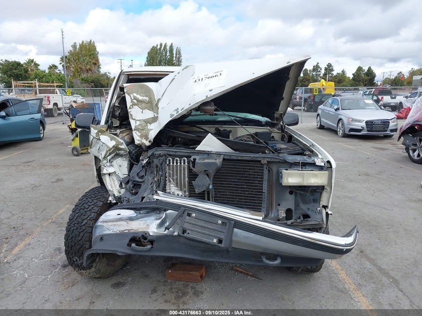 1997 GMC Yukon Sle VIN: 1GKEK13R5VJ756638 Lot: 43176663