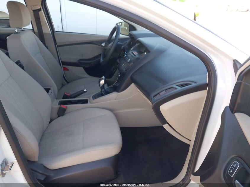 2015 FORD FOCUS SE - 1FADP3F24FL250085