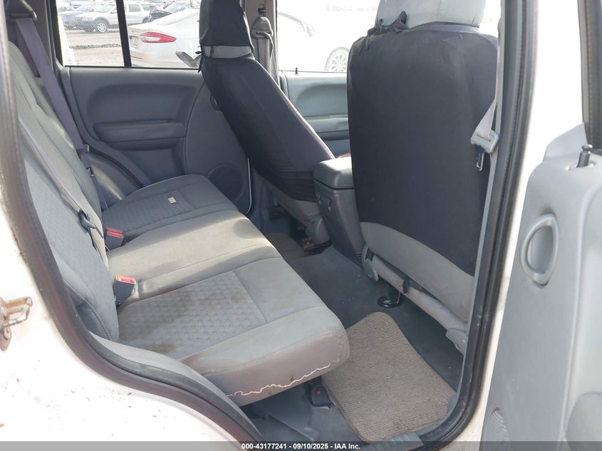 1J4GL48K06W252799 2006 JEEP LIBERTY (NORTH AMERICA) photo no. 8