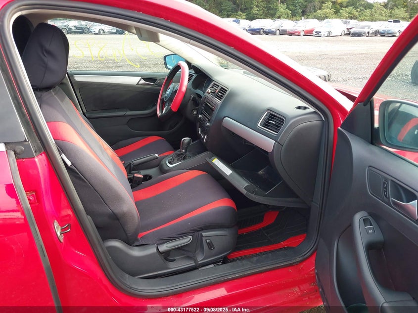 2013 VOLKSWAGEN JETTA 2.5L SE - 3VWDP7AJ6DM407432