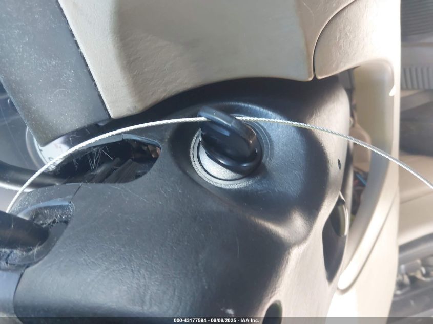 2004 Ford Escape Xlt VIN: 1FMCU03144DA23037 Lot: 43177594