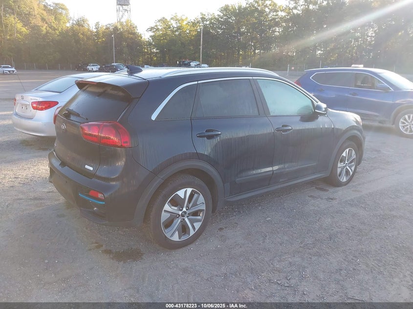 2021 KIA NIRO EV EX KNDCC3LGXM5102588