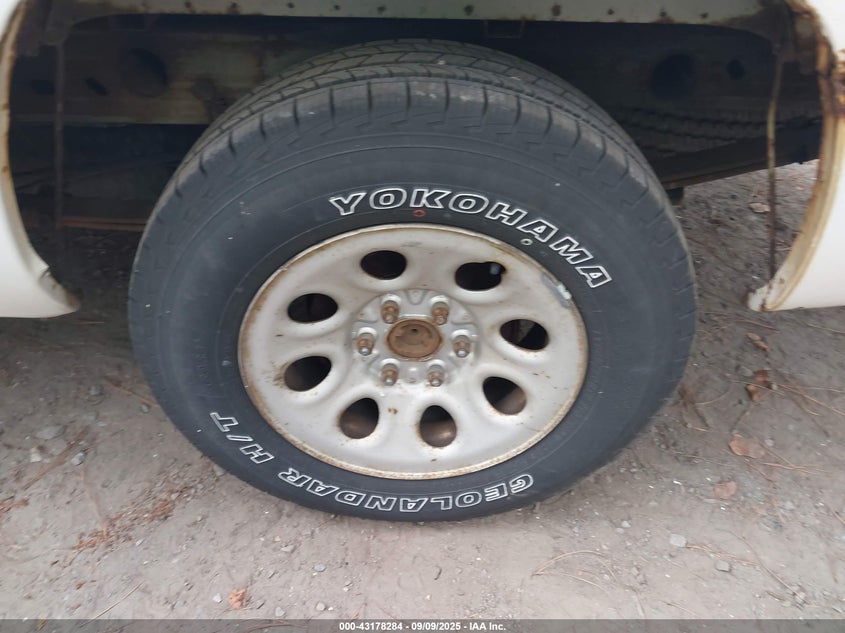 2005 Chevrolet Silverado 1500 Work Truck VIN: 1GCEC14X85Z142142 Lot: 43178284