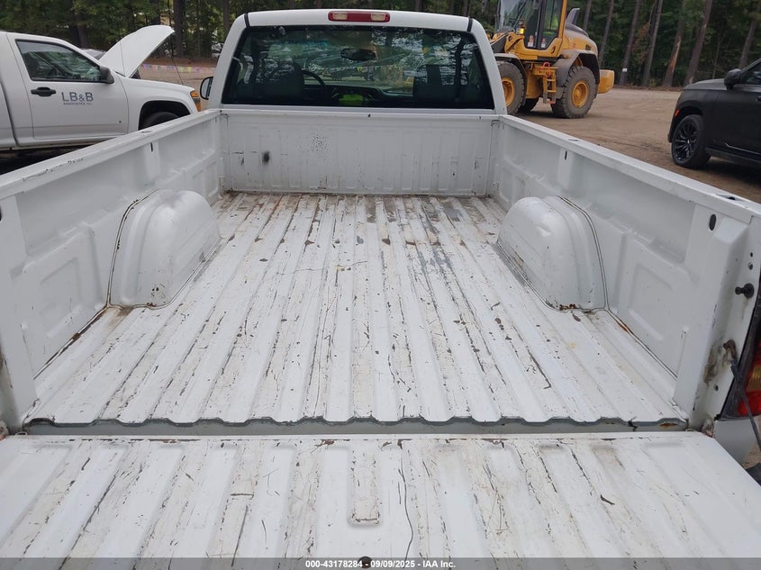 2005 Chevrolet Silverado 1500 Work Truck VIN: 1GCEC14X85Z142142 Lot: 43178284