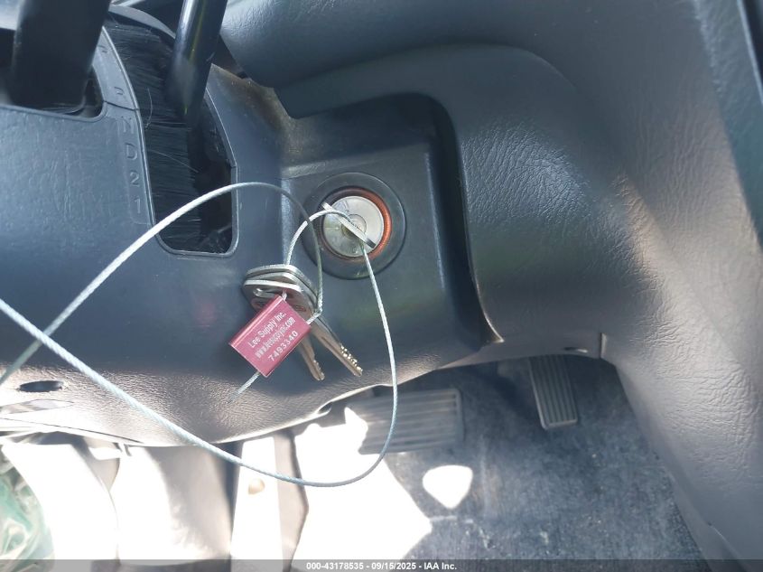 2001 Honda Cr-V Lx VIN: JHLRD28411C001353 Lot: 43178535