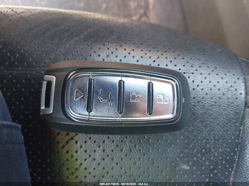 2016 Kia Sorento 3.3L Ex VIN: 5XYPH4A56GG104375 Lot: 43178576