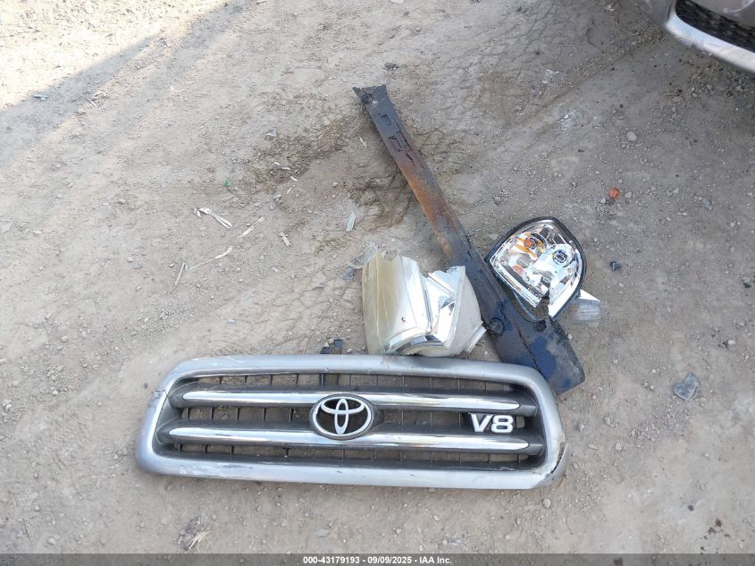 2002 Toyota Sequoia Limited V8 VIN: 5TDBT48A72S136436 Lot: 43179193