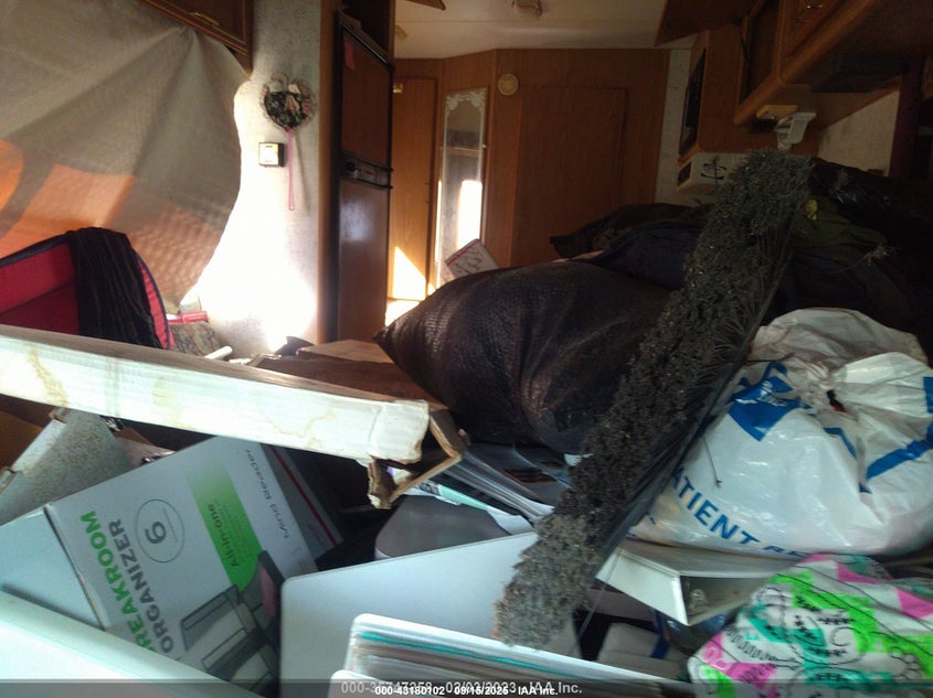 1993 Ford Econoline E350 Cutaway Van VIN: 1FDKE30G6PHB01382 Lot: 43180102