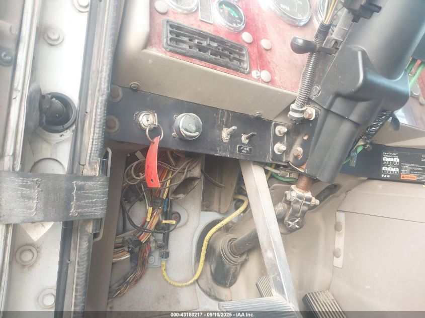 2004 International 9900 9900I VIN: 3HSCHAPR24N017502 Lot: 43180217