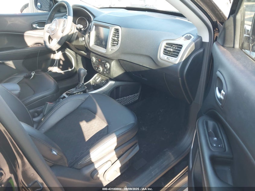 2017 JEEP NEW COMPASS LATITUDE FWD 3C4NJCBB2HT669601