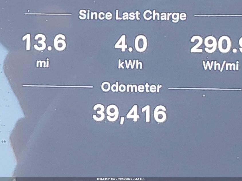 2018 Tesla Model S 100D/75D/P100D VIN: 5YJSA1E24JF261107 Lot: 43181132