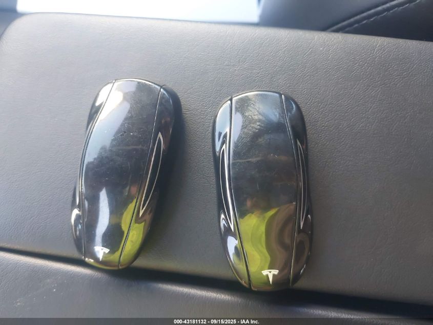 2018 Tesla Model S 100D/75D/P100D VIN: 5YJSA1E24JF261107 Lot: 43181132