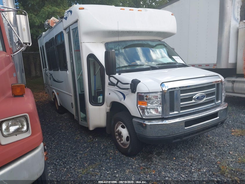 1FDEE3FS8HDC66027 2017 Ford E-350 Cutaway auction photo 1