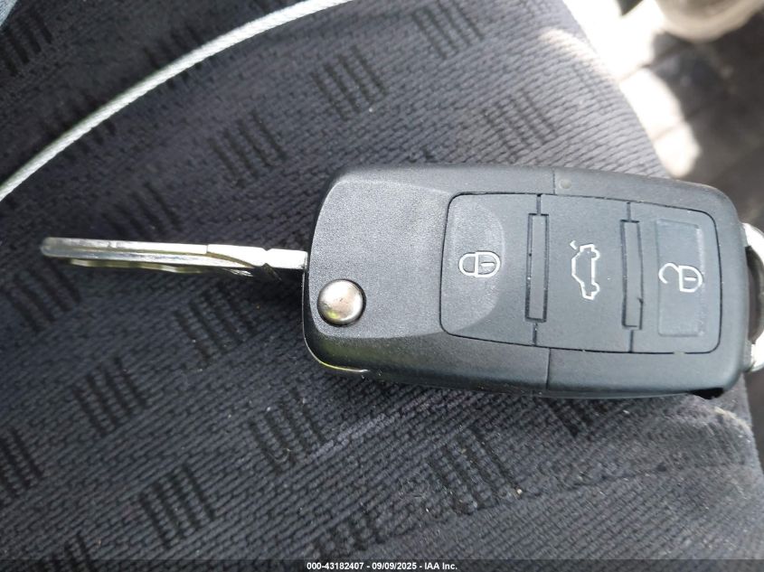 2002 Volkswagen Golf Gls 2.0L VIN: 9BWGB61J824040153 Lot: 43182407