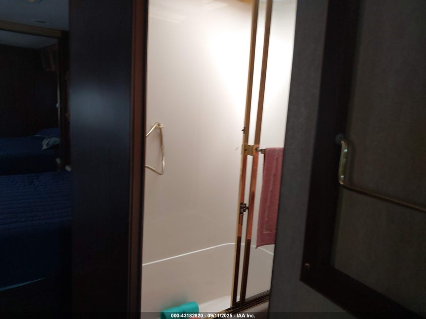 1999 Ford F550 Super Duty Stripped Chass VIN: 3FCMF53S5XJA07920 Lot: 43182820