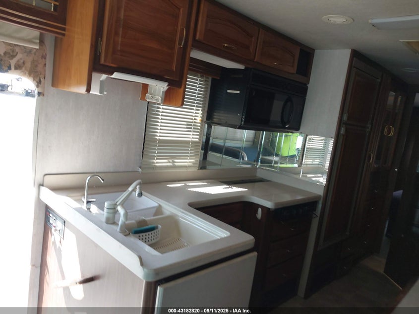 1999 Ford F550 Super Duty Stripped Chass VIN: 3FCMF53S5XJA07920 Lot: 43182820