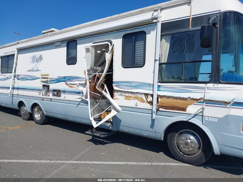 1999 Ford F550 Super Duty Stripped Chass VIN: 3FCMF53S5XJA07920 Lot: 43182820