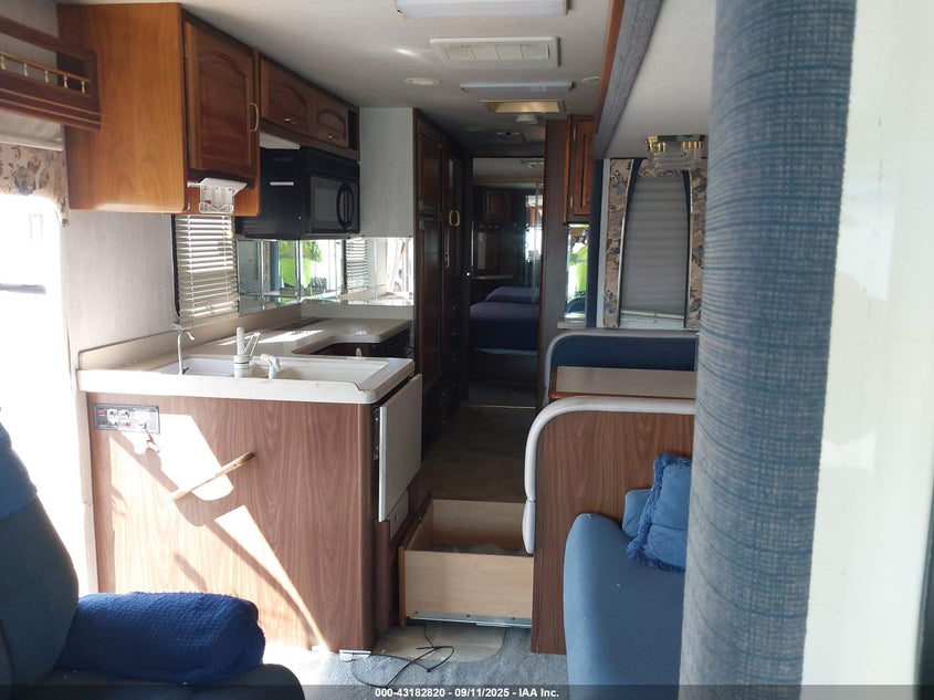 1999 Ford F550 Super Duty Stripped Chass VIN: 3FCMF53S5XJA07920 Lot: 43182820