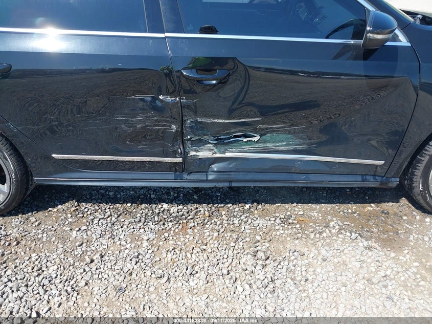 2016 VOLKSWAGEN PASSAT 1.8T R-LINE 1VWAT7A34GC051844