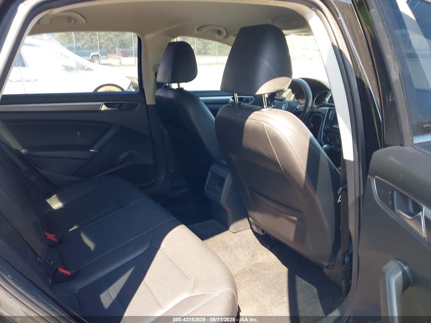 2016 VOLKSWAGEN PASSAT 1.8T R-LINE 1VWAT7A34GC051844