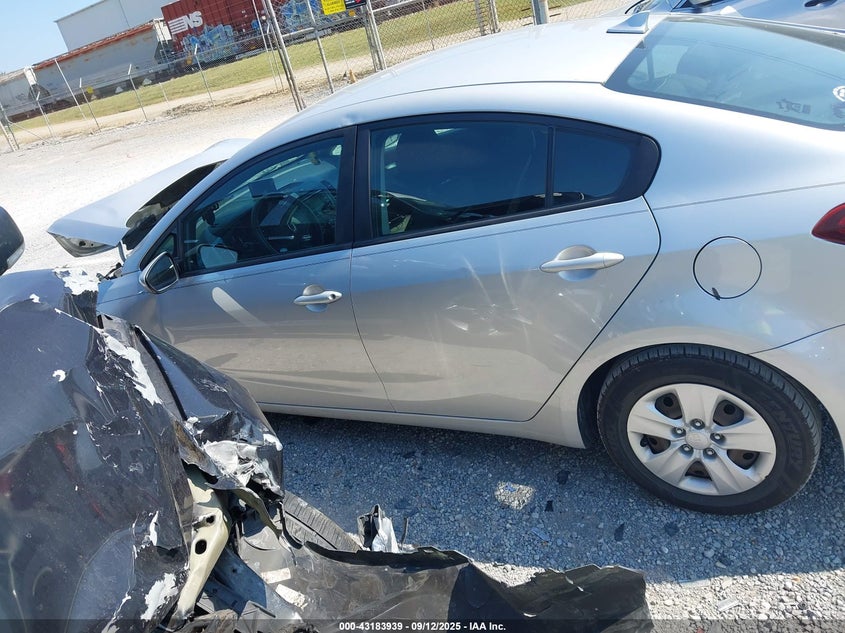 2017 Kia Forte Lx VIN: 3KPFK4A79HE040717 Lot: 43183939