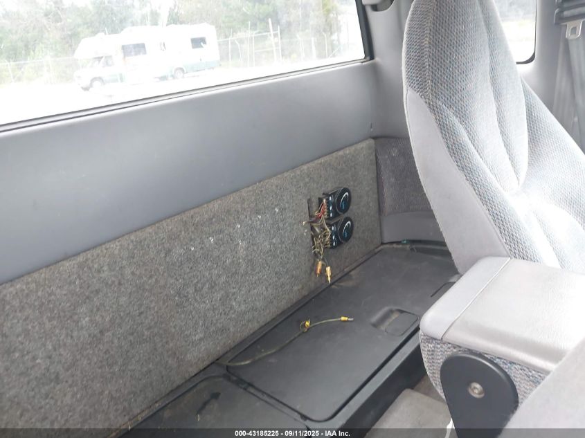 1998 Dodge Dakota Slt/Sport VIN: 1B7GL22X2WS677463 Lot: 43185225