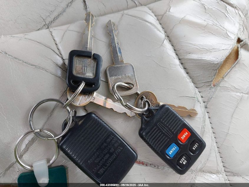 1993 Lincoln Town Car Signature/Jack Nicklaus VIN: 1LNLM82W6PY763780 Lot: 43185491