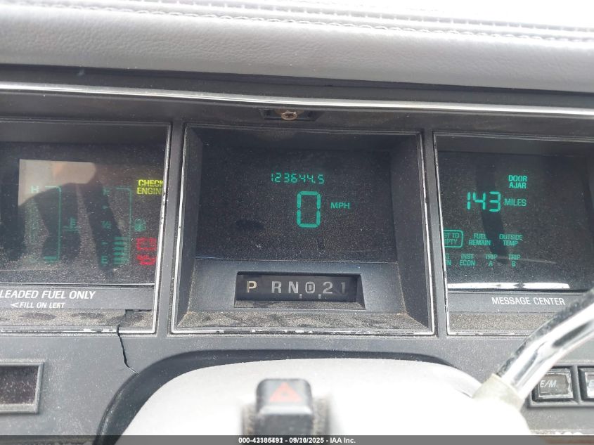 1993 Lincoln Town Car Signature/Jack Nicklaus VIN: 1LNLM82W6PY763780 Lot: 43185491