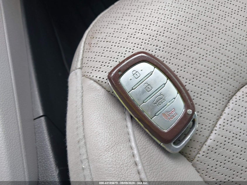 2017 HYUNDAI ELANTRA LIMITED - 5NPD84LFXHH036536