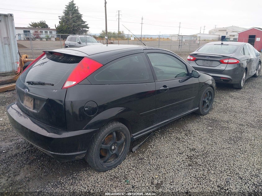 3FAHP395X2R188534 2002 FORD FOCUS photo no. 4