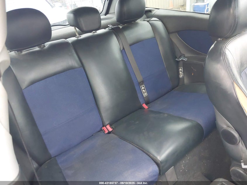 3FAHP395X2R188534 2002 FORD FOCUS photo no. 8