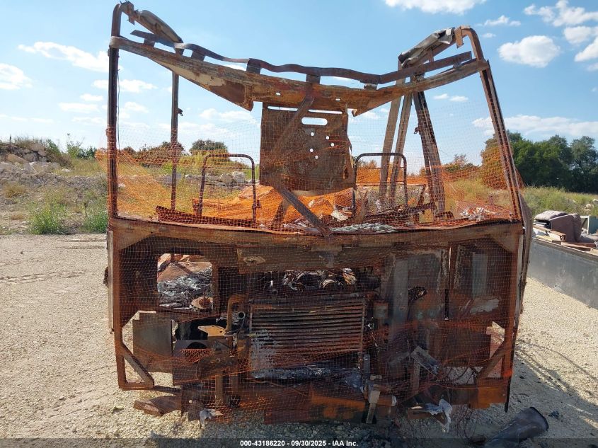 1998 Chevrolet P30 VIN: 1GBLP37J8W3312300 Lot: 43186220