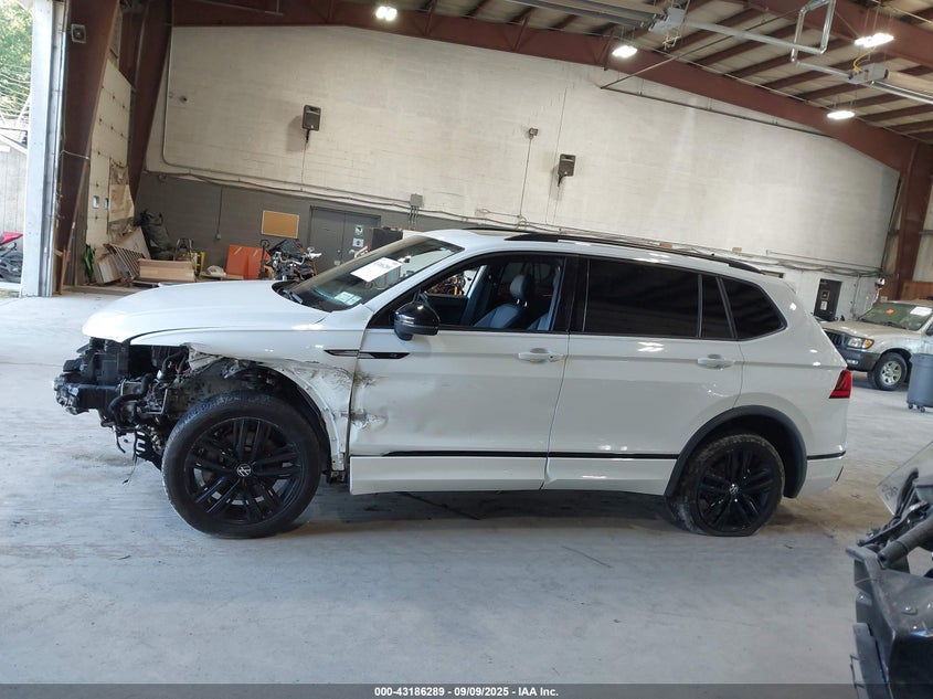 2022 VOLKSWAGEN TIGUAN 2.0T SE R-LINE BLACK - 3VV8B7AX1NM032107