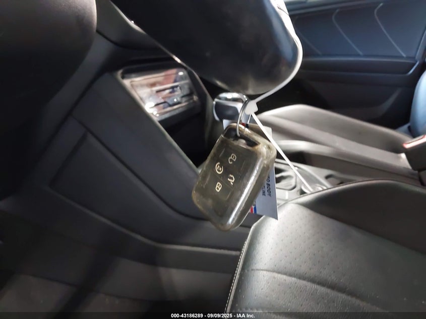 2022 VOLKSWAGEN TIGUAN 2.0T SE R-LINE BLACK - 3VV8B7AX1NM032107