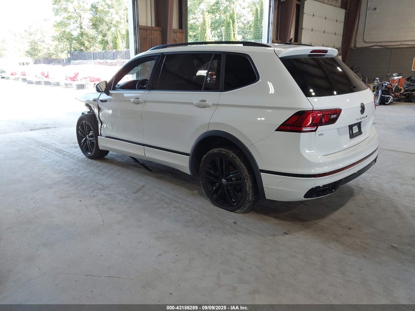 2022 VOLKSWAGEN TIGUAN 2.0T SE R-LINE BLACK - 3VV8B7AX1NM032107