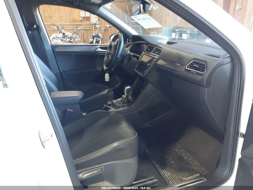 2022 VOLKSWAGEN TIGUAN 2.0T SE R-LINE BLACK - 3VV8B7AX1NM032107