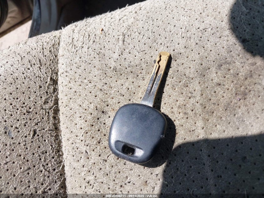 2002 Lexus Is 300 VIN: JTHBD192720063590 Lot: 43186711