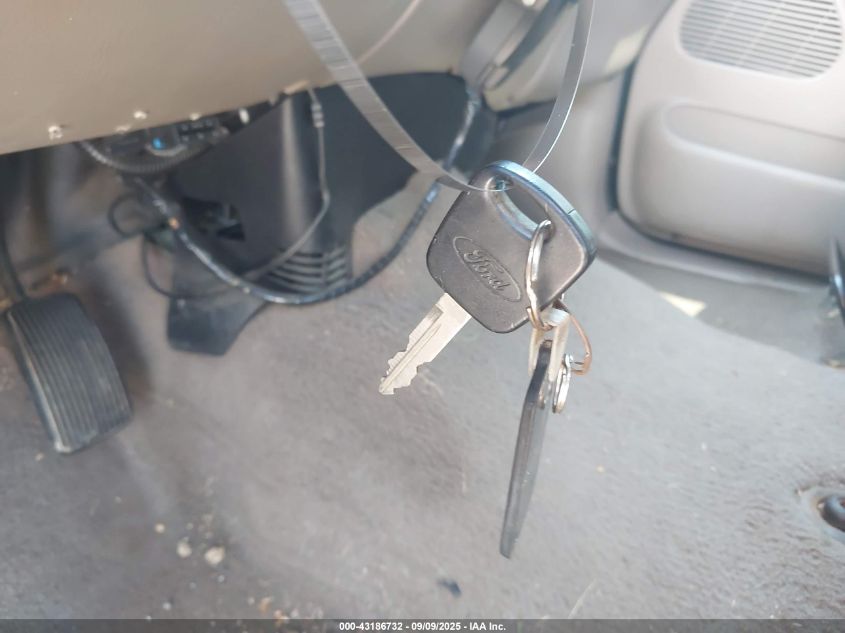 2002 Ford F-150 Lariat/Xlt VIN: 1FTRW08L82KE39703 Lot: 43186732