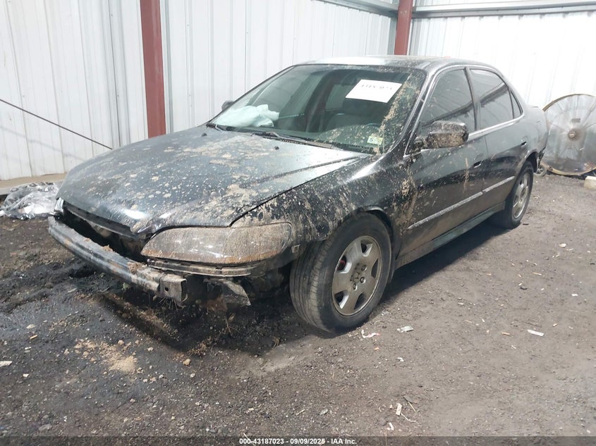 1HGCG16561A036659 2001 HONDA ACCORD photo no. 2