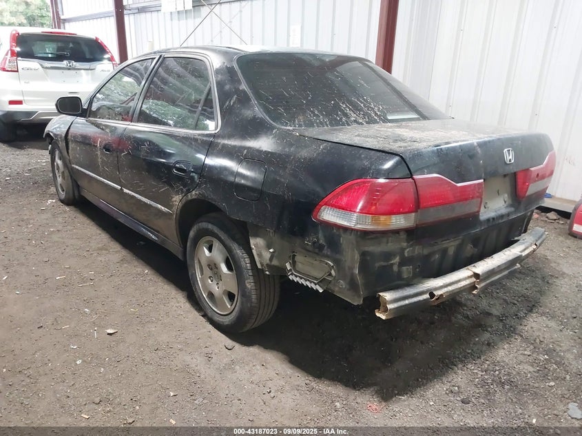 1HGCG16561A036659 2001 HONDA ACCORD photo no. 3