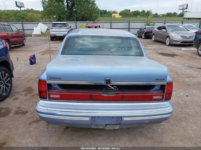 1994 Lincoln Town Car Signature/Tournament VIN: 1LNLM82W8RY695307 Lot: 43187052