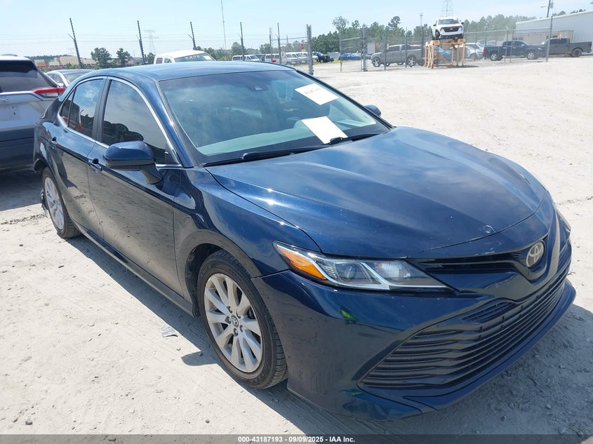4T1B11HK0JU589865 2018 Toyota Camry Le auction photo 1