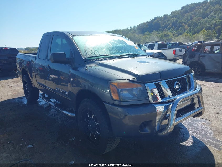 NISSAN TITAN SV