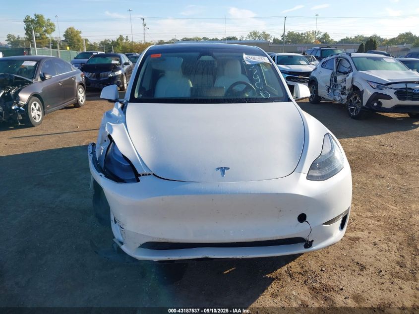 2024 Tesla Model Y Long Range Dual Motor All-Wheel Drive VIN: 7SAYGDEE0RA257460 Lot: 43187537