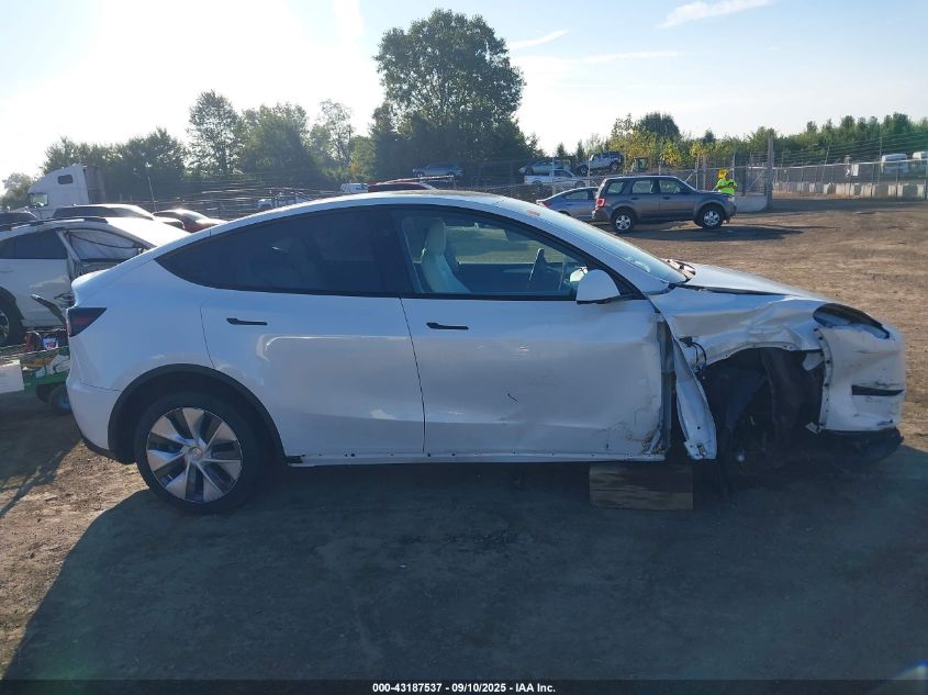 2024 Tesla Model Y Long Range Dual Motor All-Wheel Drive VIN: 7SAYGDEE0RA257460 Lot: 43187537