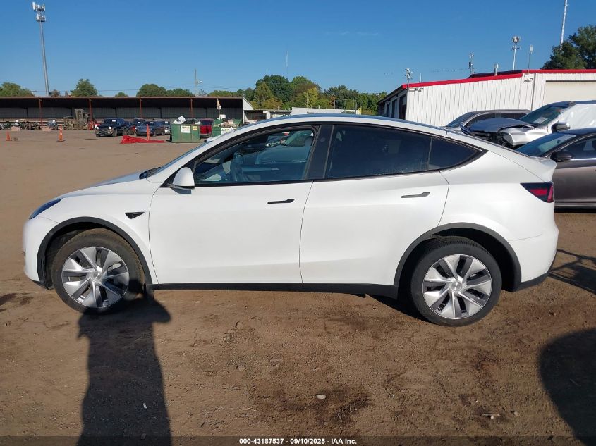 2024 Tesla Model Y Long Range Dual Motor All-Wheel Drive VIN: 7SAYGDEE0RA257460 Lot: 43187537
