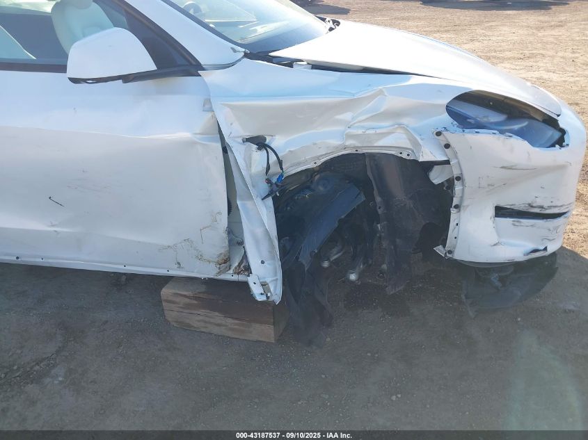 2024 Tesla Model Y Long Range Dual Motor All-Wheel Drive VIN: 7SAYGDEE0RA257460 Lot: 43187537