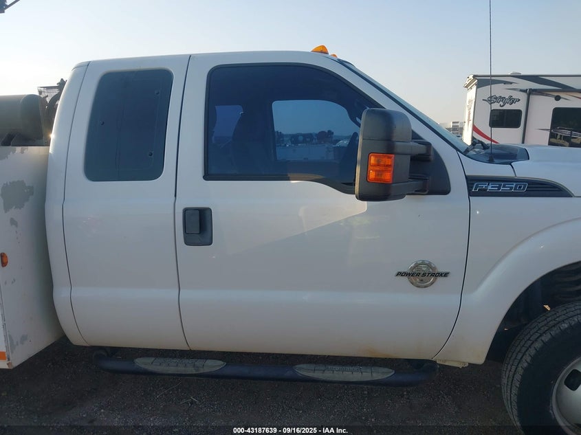 2015 Ford F-350 Chassis Xl VIN: 1FD8X3HT4FEC04094 Lot: 43187639