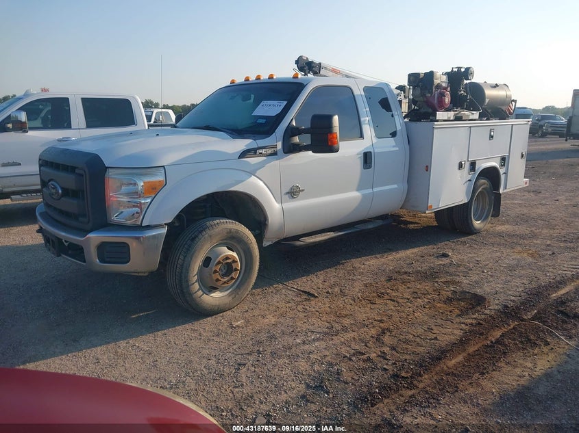 1FD8X3HT4FEC04094 2015 FORD F350 photo no. 2